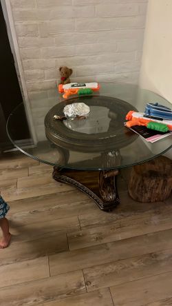 Wooden/glass Round Table