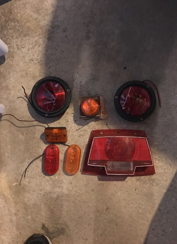 TRAILER LIGHTS IN NEW CONDITION