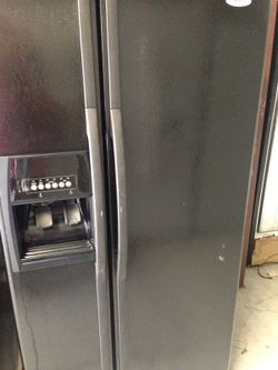 Black side by side refrigerator