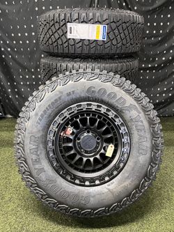 Brand New Mojave Lock Offroad 5x127 17x8.5 Jeep Wrangler 5 Lug 17 Inch Wheels