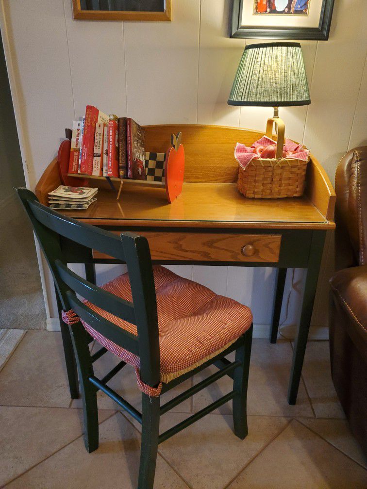 Cute Desk and Chair for Sale!