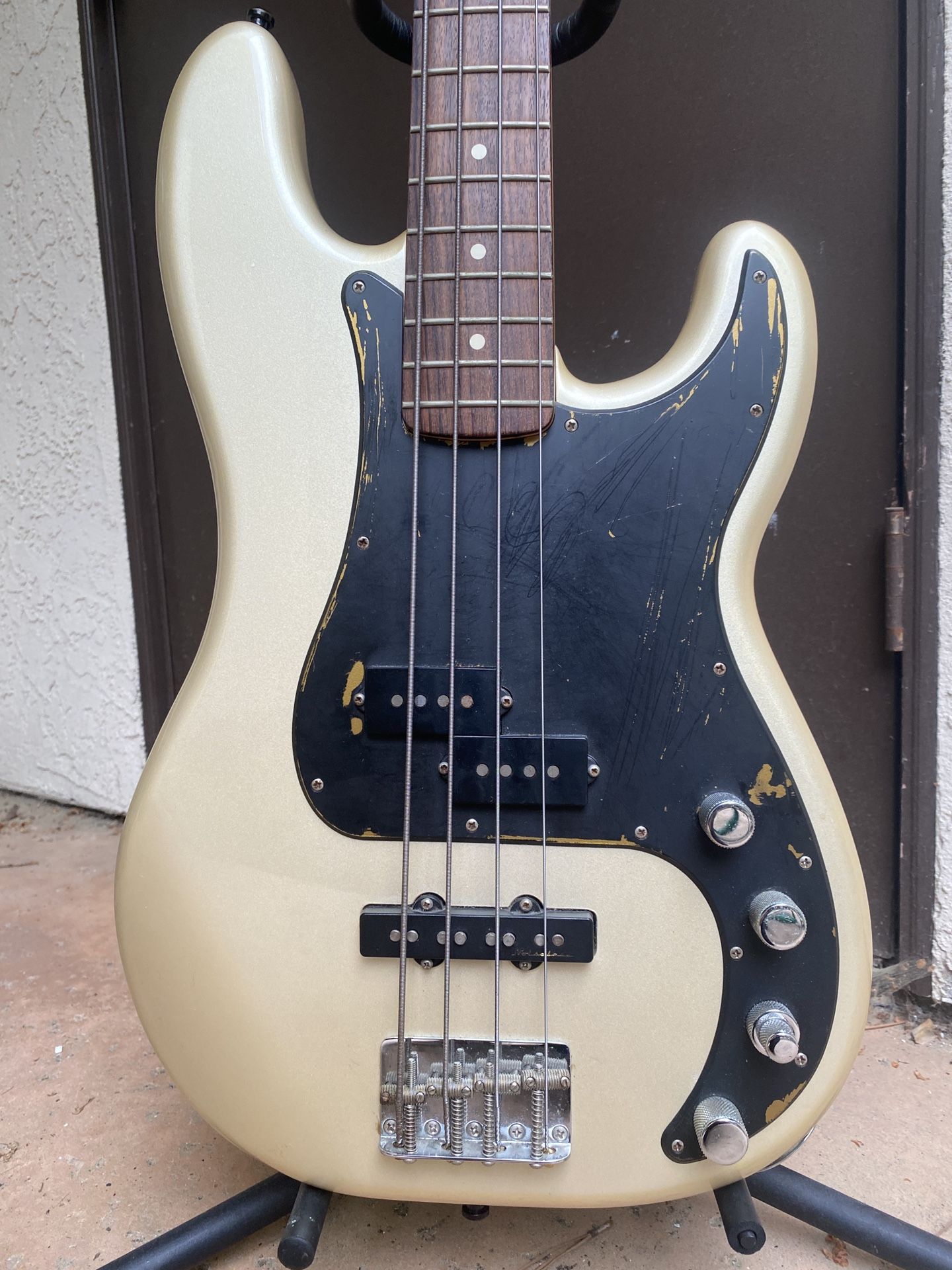 Fender Deluxe series Precision Bass Special