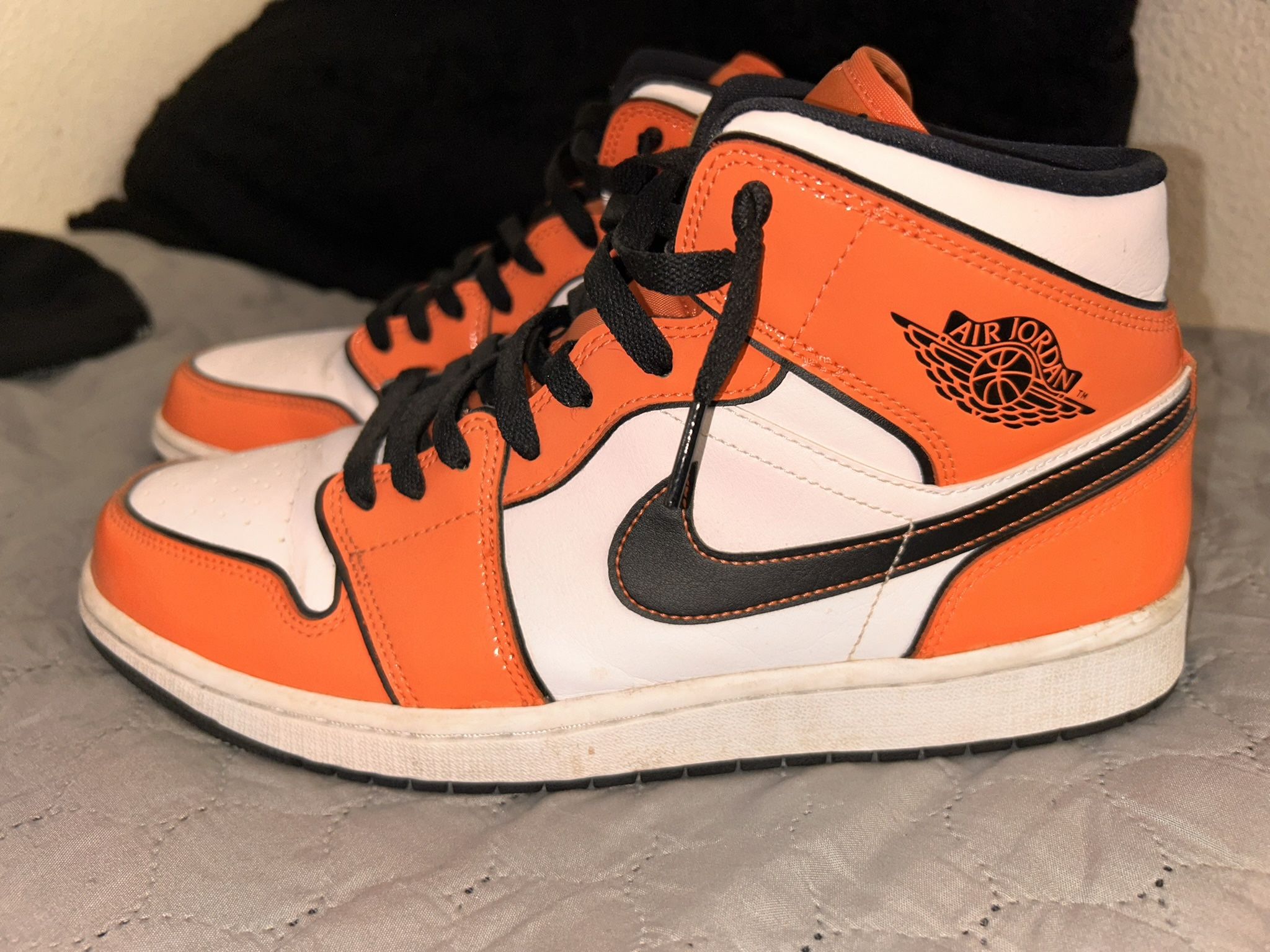 Jordan 1 Mid “Turf Orange” 11.5