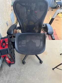Herman miller aeron size C office chair