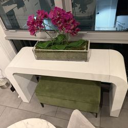 Modern White Console Table – Excellent Condition