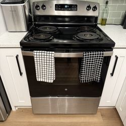 GE 30in. 4 Burner Stove / Oven