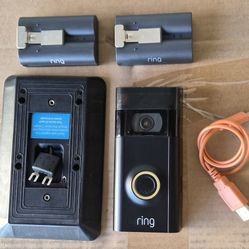 Ring 3 Doorbell Silver Cover & 2 Doorbell with Solar Charger