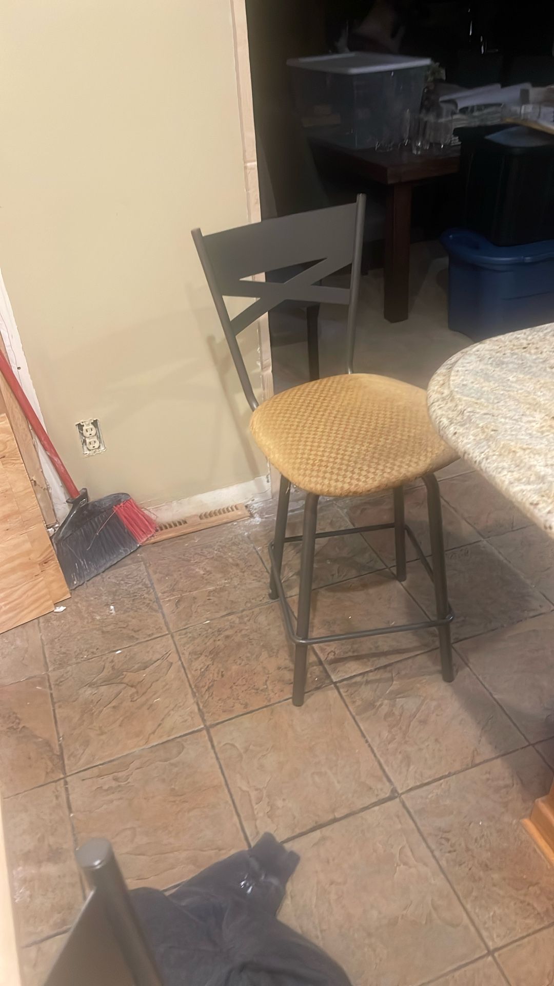 Metal Frame Chairs 4 - 4 Free
