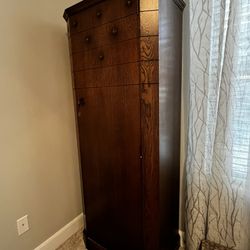 Vintage Oak Bachelor Chest 
