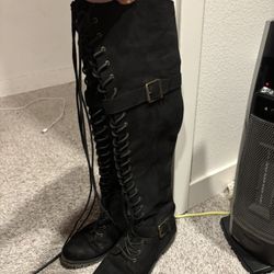 Black High Knees Boots