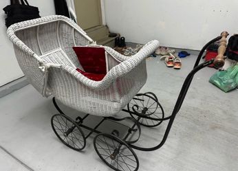 1900s Heywood Wakefield wicker stroller