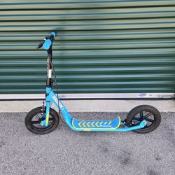 Like New Razor Flashback 2 Wheel Kick Scooter. "CHECK OUT MY PAGE FOR MORE DEALS "