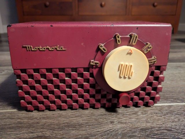 Motorola model 5R1-3A vintage collectible radio. Worked last week when I tested it, you are welcome to try it out to confirm. See my other items
