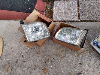 Toyota Tundra headlights