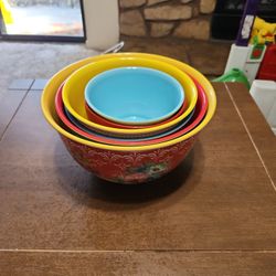 Set of bowls