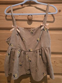 cute plus size top 🌻