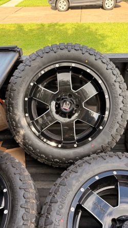 Like New 5 Lugs Toyota Tundra Sequoia Lexus Wheels and Tires 5x150