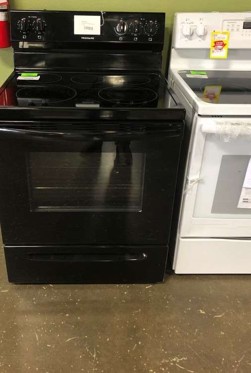 Frigidaire Black Electric Range Stove Model FCRE3052AB VNHH for Sale