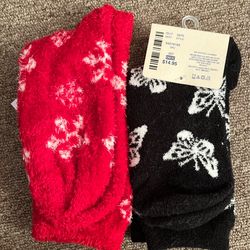 Aeropostale Fuzzy socks new $5
