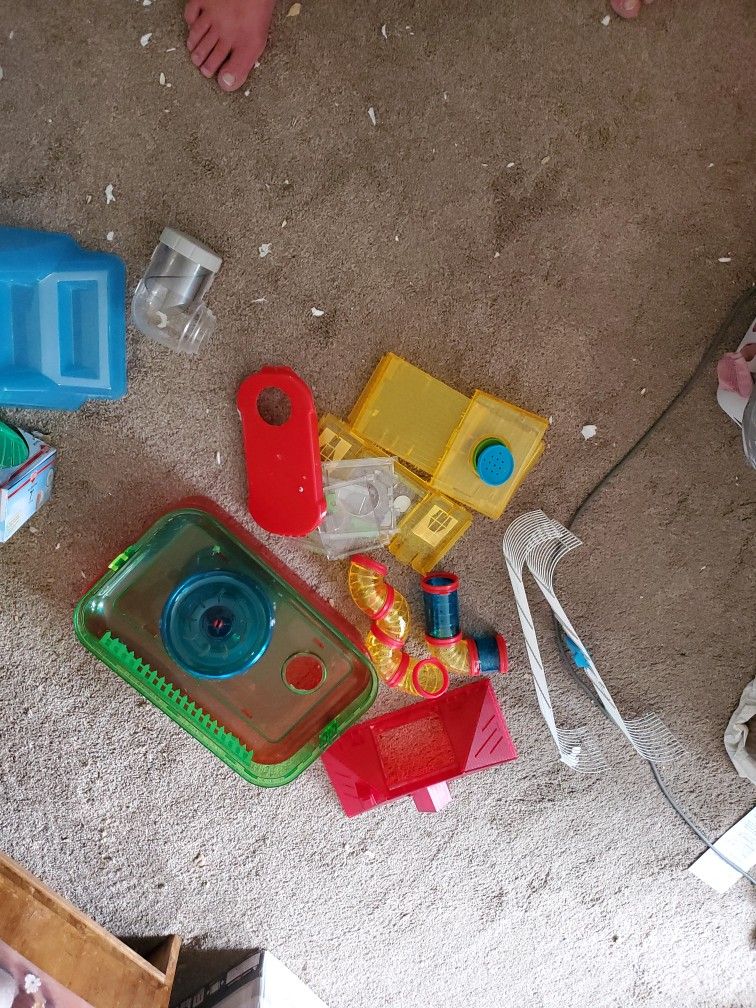 Hamster House (disassembled) & Misc. Sm. Critter Stuff