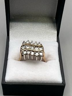 14K LYG Cluster Ring