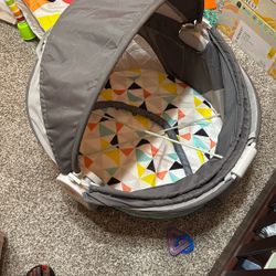 Fisher-Price On-the-Go Infant Dome Portable Bassinet and Play Space, Unisex, Windmill