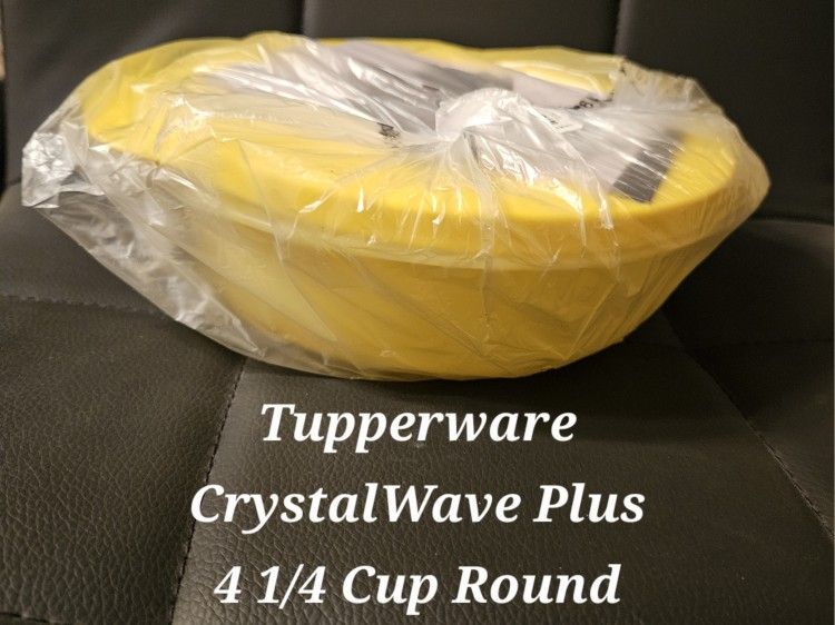 Tupperware CrystalWave Plus 4 1/4 Cup Round Bowl
