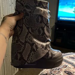Boots Size 7 1/2