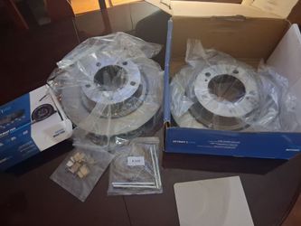 Detroit Axle Brake Rotors and Pads Kit