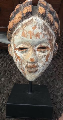 Decorative mask on stand