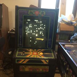 ATARI CENTIPEDE CABARET ARCADE GAME