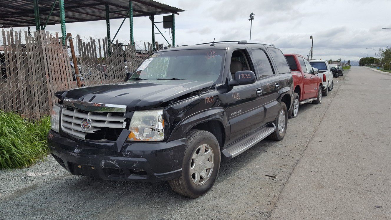 2004 ESCALADE FOR PARTS ONLY