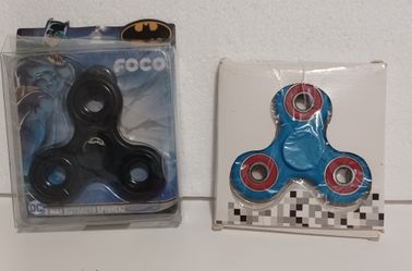2 Fidget spinners