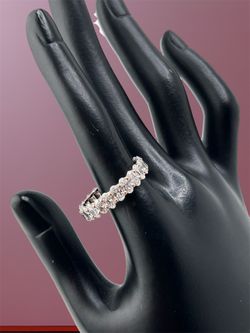 Oval diamond eternity band in 14k Rose gold