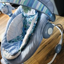  Sometimes your little one likes being held over your shoulder. Sometimes on your knee. Other times, she wants to be cradled in your arms as you rock 