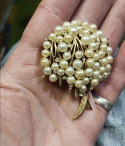 Crown Trifari Pin/Brooch