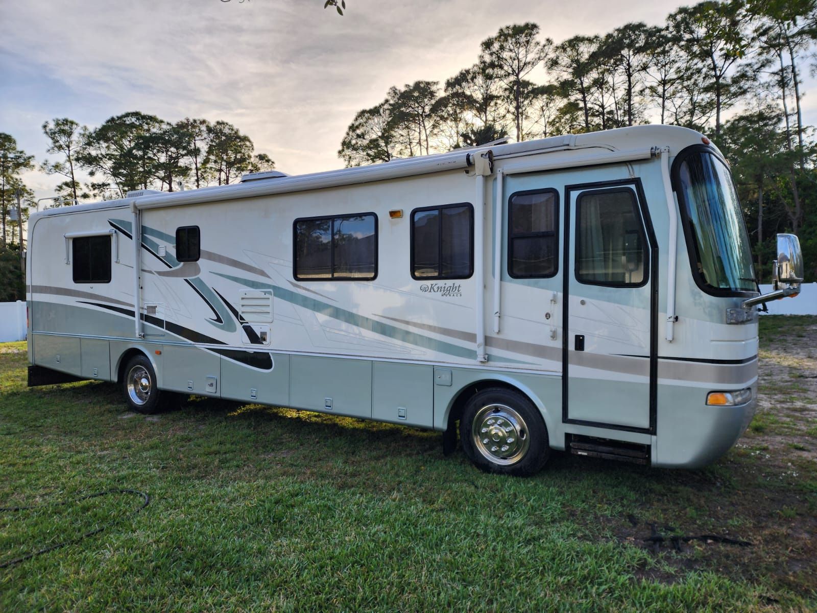 2002 MONACO KNIGHT 36 DIESEL PUSHER MOTORHOME