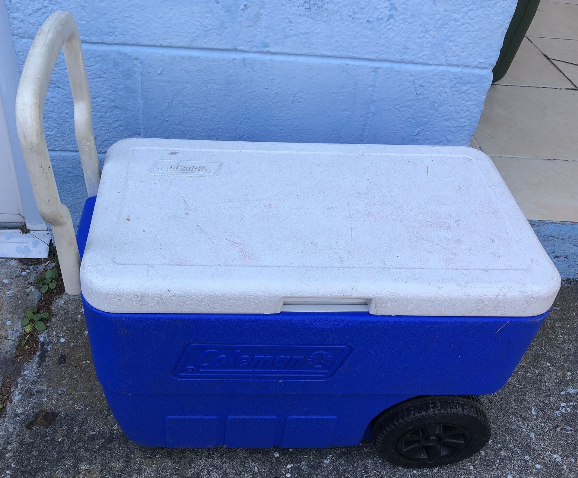 Coleman 50-Quart Rolling Cooler With Wheels And Pull Handle 