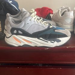 Yeezy “Wave Runners” Worn Size 8