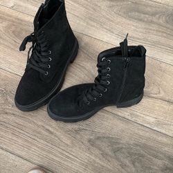 Boots Are Size 7, Tall Black Boots Are 7.5