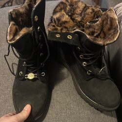 Woman’s Shoes