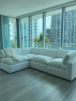 GRANT CLOUD NEW IN BOX BRAND CITY FURNITURE 4PCS white