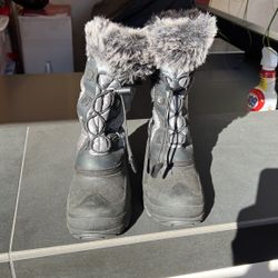 Winter Waterproof Boots, Size 5 Winter waterproof boots, size 5