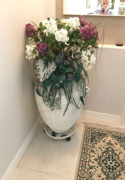 Large vase with lilac flowers