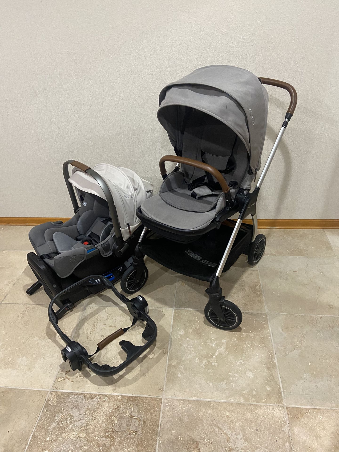 Nuna Triv Stroller with Car Seat RX