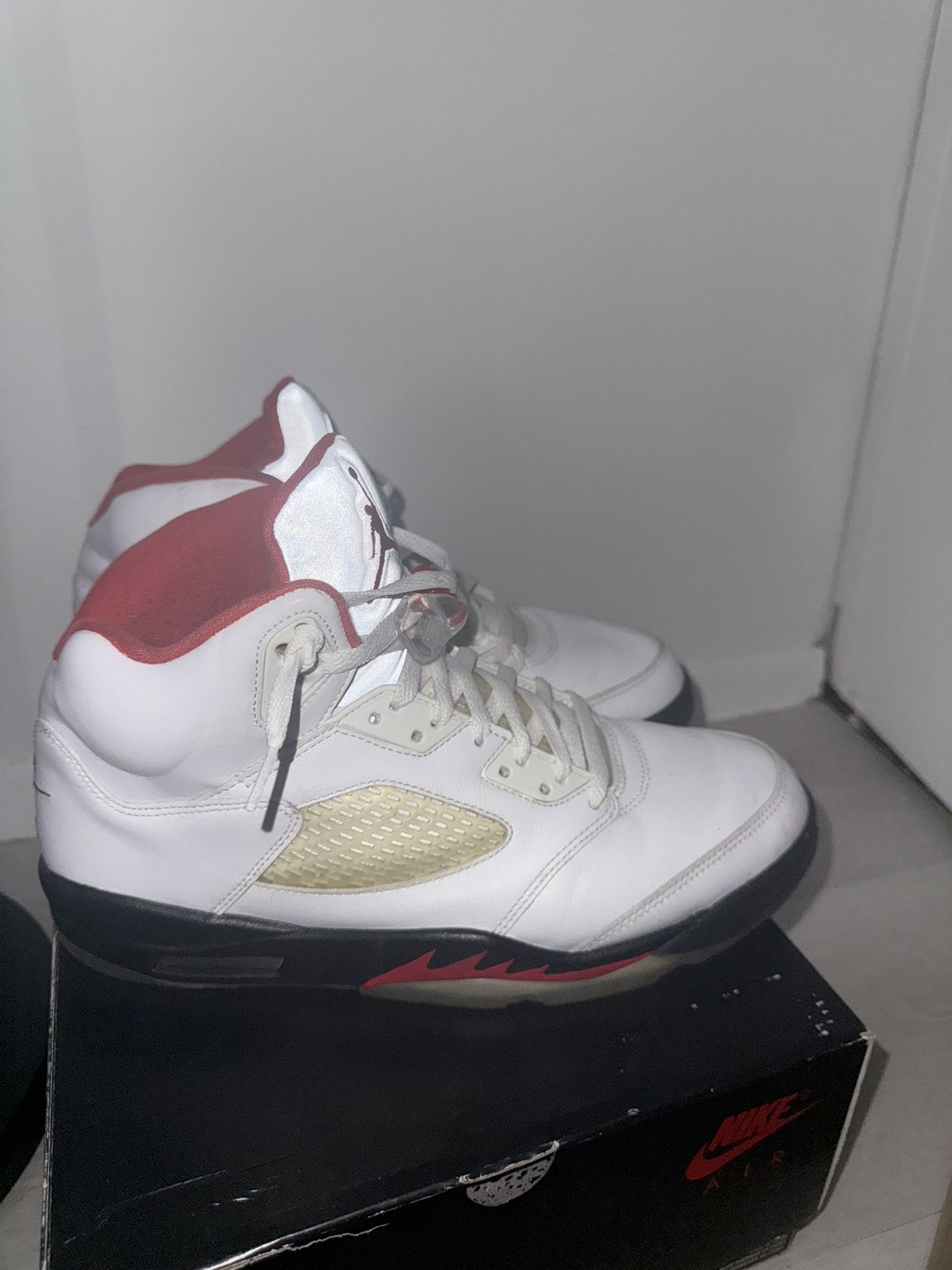 Air Jordan 5 Retro “Fire Red” Silver Tongue 2020