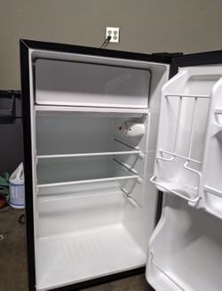 Magic Chef Refrigerator 