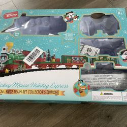 Disney Mickey Mouse Holiday Express 36 Pc Train Set Collector Edition works great complete Christmas