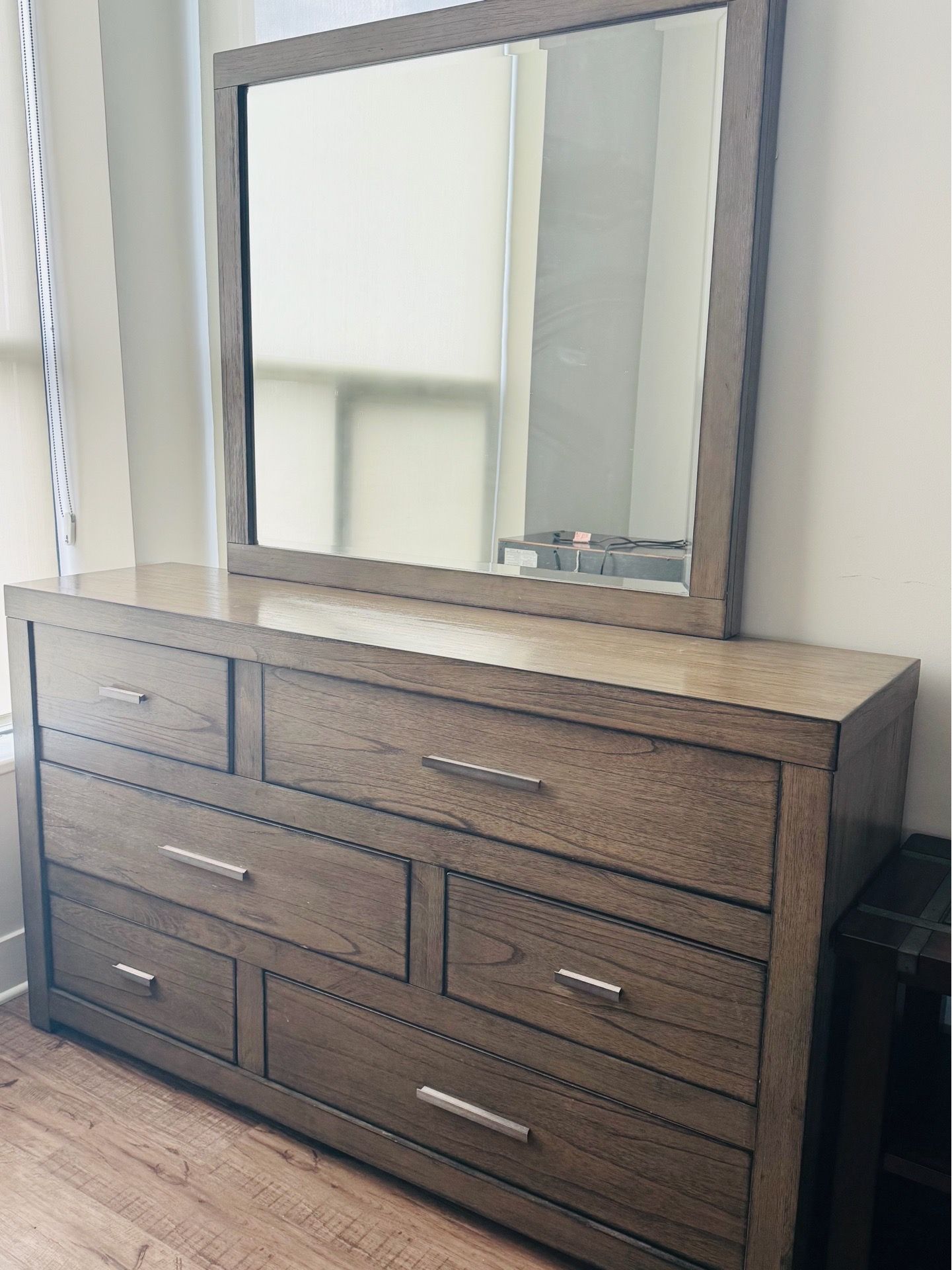 6 drawer bedroom dresser with vanity mirror and brackets