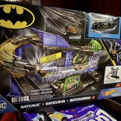 Mattel ​Hot Wheels DC Batcave Playset with Batman Character Car NEW Sealed RareMattel ​Hot Wheels DC Batcave Playset with Batman Character Car NEW
